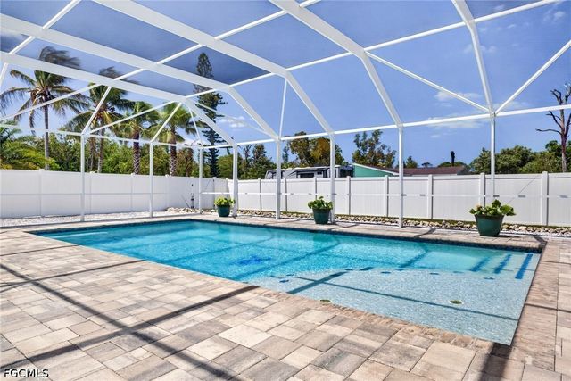 5866 Tahiti DR, Bokeelia, FL 33922