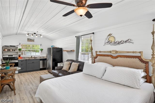 5866 Tahiti DR, Bokeelia, FL 33922