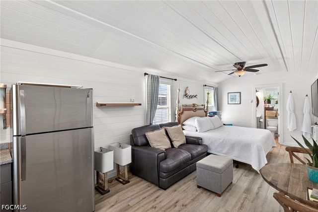 5866 Tahiti DR, Bokeelia, FL 33922