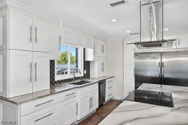 5866 Tahiti DR, Bokeelia, FL 33922