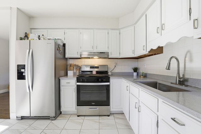 924 W Crestview Court, Crown Point, IN 46307