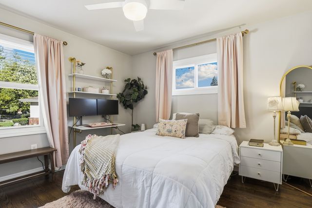 924 W Crestview Court, Crown Point, IN 46307