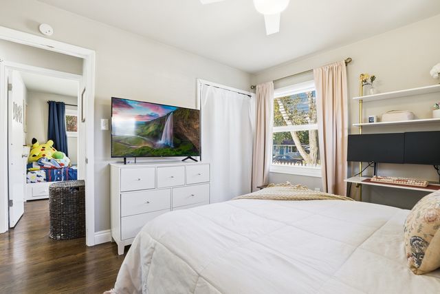 924 W Crestview Court, Crown Point, IN 46307