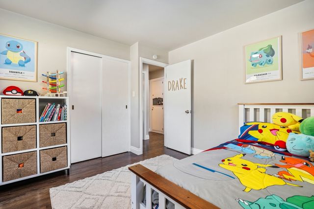 924 W Crestview Court, Crown Point, IN 46307