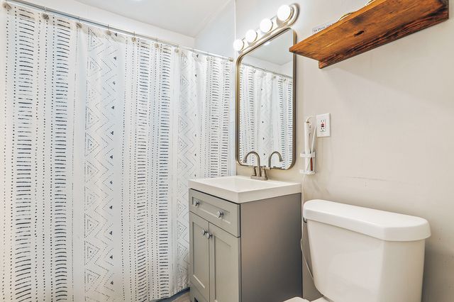 924 W Crestview Court, Crown Point, IN 46307