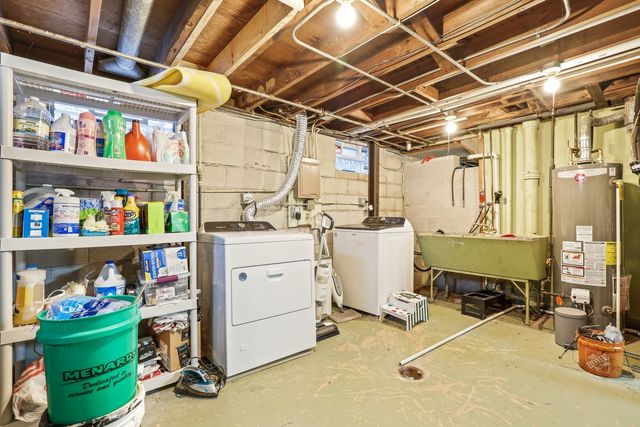 924 W Crestview Court, Crown Point, IN 46307