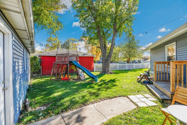 924 W Crestview Court, Crown Point, IN 46307