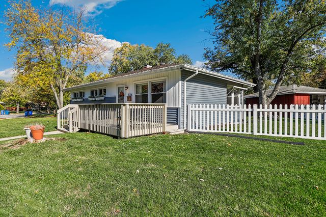 924 W Crestview Court, Crown Point, IN 46307