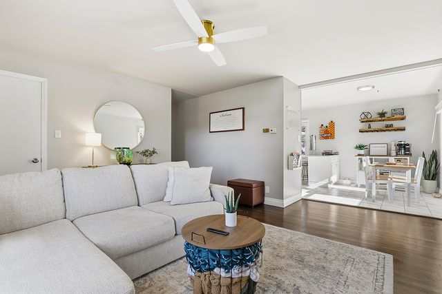 924 W Crestview Court, Crown Point, IN 46307