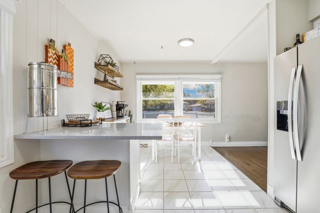 924 W Crestview Court, Crown Point, IN 46307