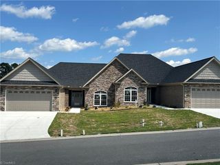125 Greystone Lane, Mount Airy, NC 27030