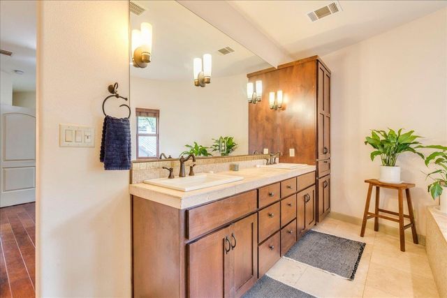 3012 S 4th ST B, Austin, TX 78704