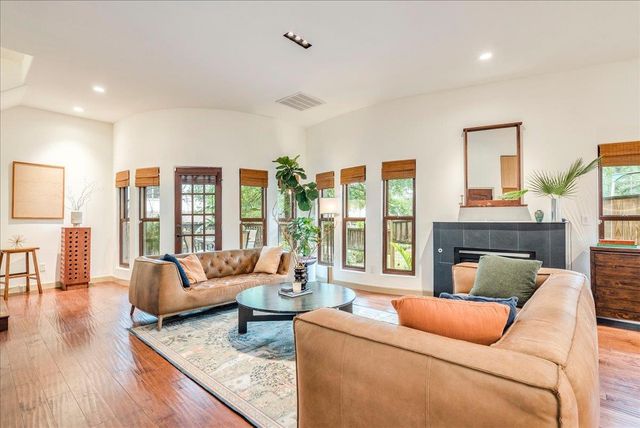 3012 S 4th ST B, Austin, TX 78704