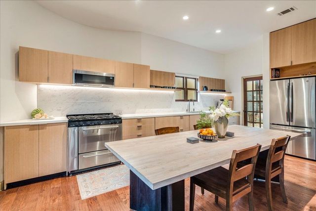3012 S 4th ST B, Austin, TX 78704