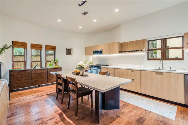 3012 S 4th ST B, Austin, TX 78704