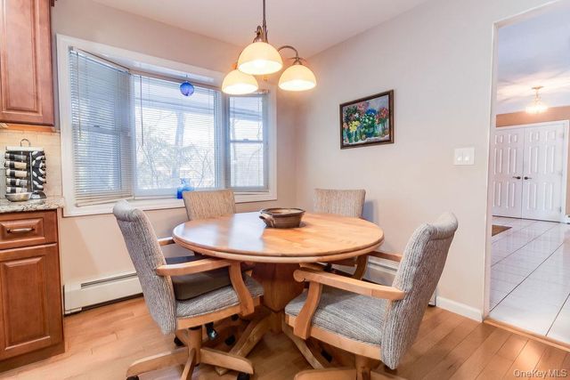 14 Hills Park Lane, Smithtown, NY 11787