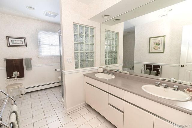 14 Hills Park Lane, Smithtown, NY 11787