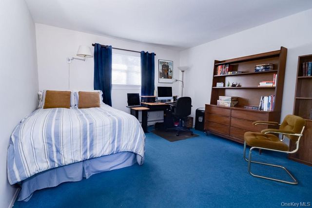 14 Hills Park Lane, Smithtown, NY 11787