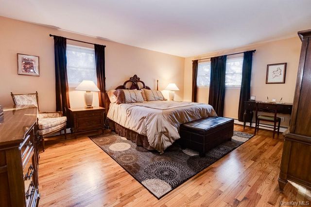 14 Hills Park Lane, Smithtown, NY 11787