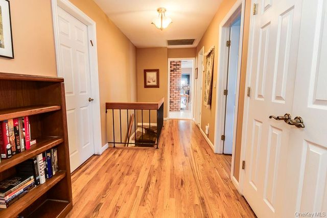 14 Hills Park Lane, Smithtown, NY 11787