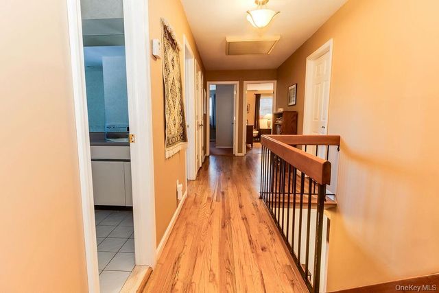 14 Hills Park Lane, Smithtown, NY 11787