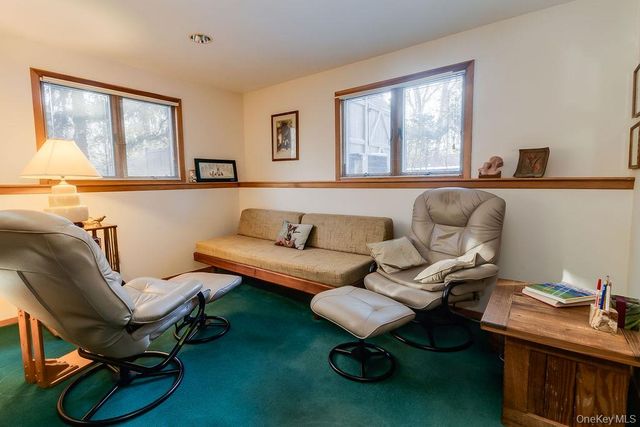 14 Hills Park Lane, Smithtown, NY 11787