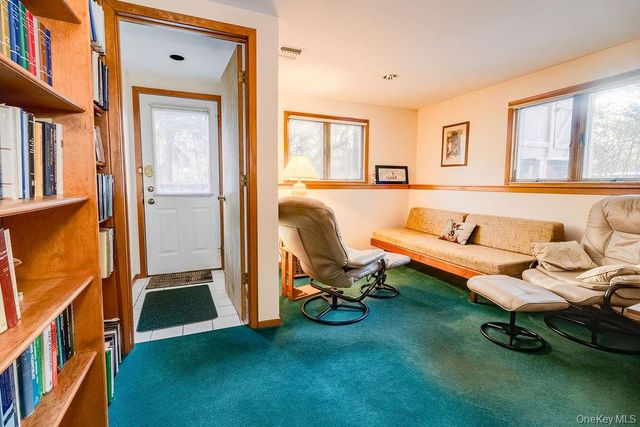 14 Hills Park Lane, Smithtown, NY 11787