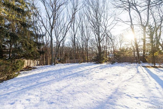 14 Hills Park Lane, Smithtown, NY 11787