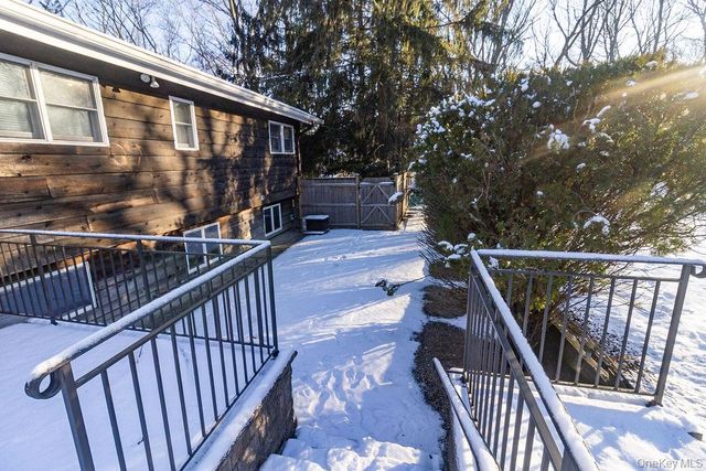 14 Hills Park Lane, Smithtown, NY 11787