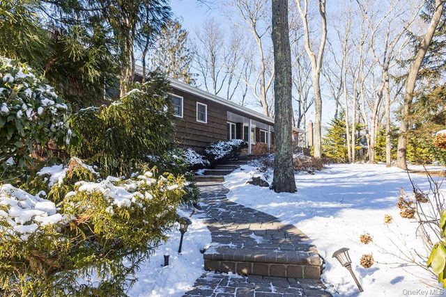 14 Hills Park Lane, Smithtown, NY 11787