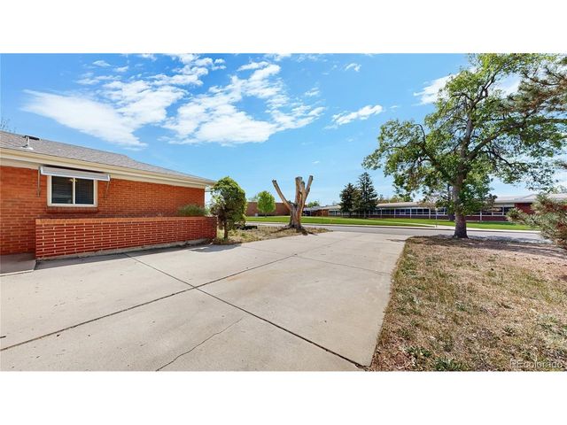 359 Quentin St, Aurora, CO 80011