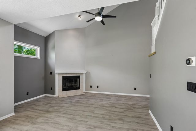 6800 Ashworth Road 305, West Des Moines, IA 50266