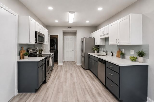 6800 Ashworth Road 305, West Des Moines, IA 50266