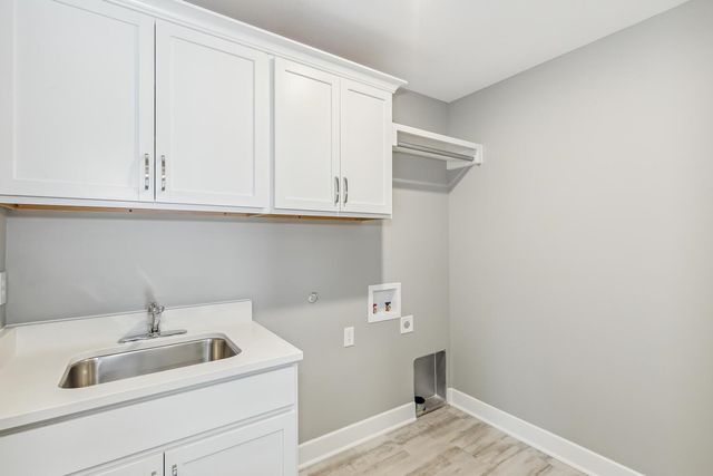 221 S Shay Rd, Andover, KS 67002