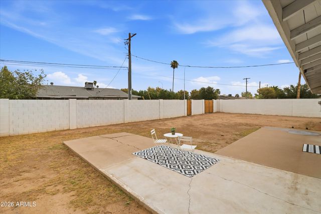 2 W FAIRMONT Drive, Tempe, AZ 85282