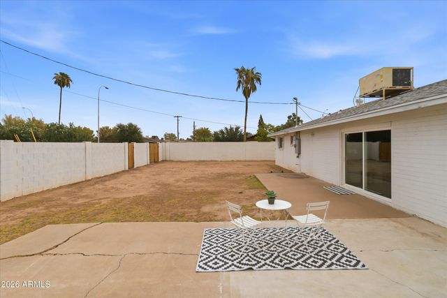2 W FAIRMONT Drive, Tempe, AZ 85282