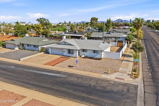 2 W FAIRMONT Drive, Tempe, AZ 85282