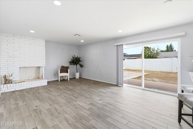 2 W FAIRMONT Drive, Tempe, AZ 85282