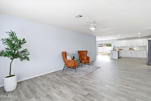 2 W FAIRMONT Drive, Tempe, AZ 85282