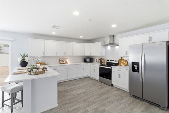 2 W FAIRMONT Drive, Tempe, AZ 85282