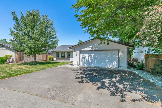 820 Garfield Street, Medford, OR 97501