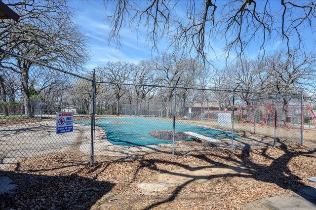 1011 Hidden Cove Trail, Granbury, TX 76049