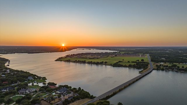 1011 Hidden Cove Trail, Granbury, TX 76049