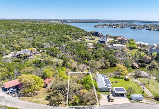 1011 Hidden Cove Trail, Granbury, TX 76049