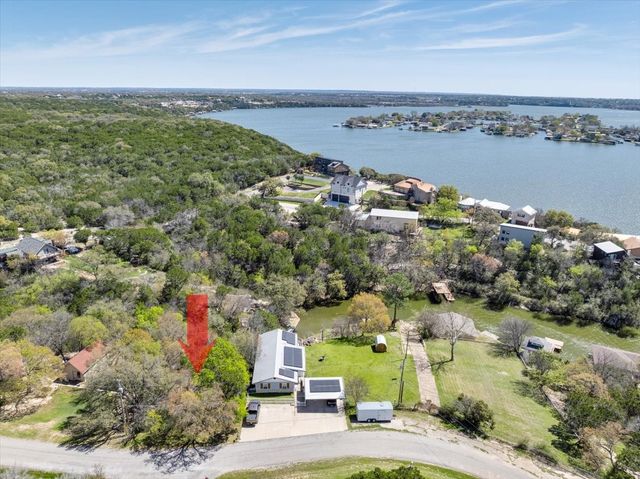 1011 Hidden Cove Trail, Granbury, TX 76049