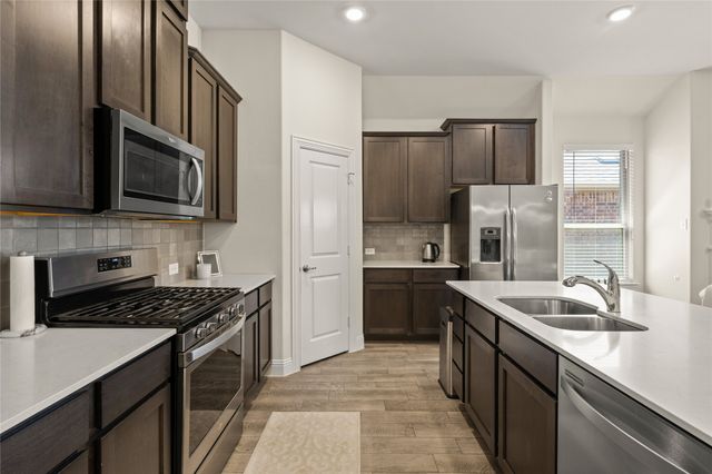 11024 Los Alamos Drive, Aubrey, TX 76227