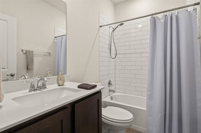 11024 Los Alamos Drive, Aubrey, TX 76227