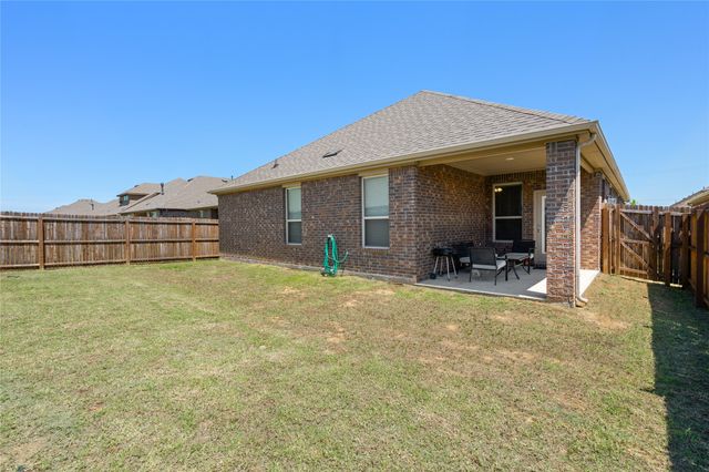11024 Los Alamos Drive, Aubrey, TX 76227