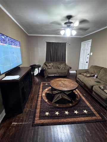 2906 W 9th Street, Dallas, TX 75211