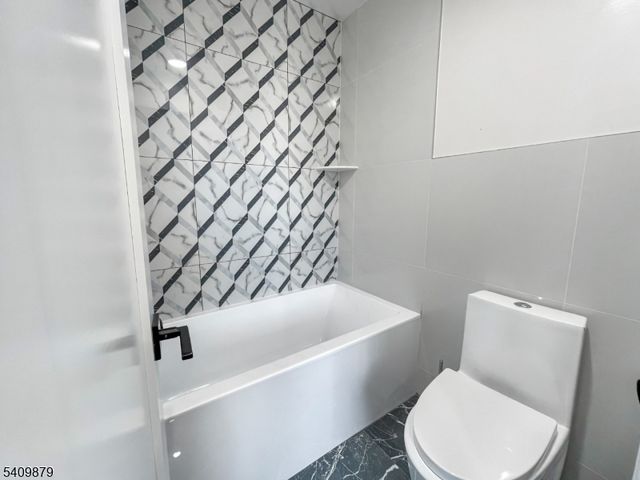 285 Lembeck Ave L, Jersey City, NJ 07305